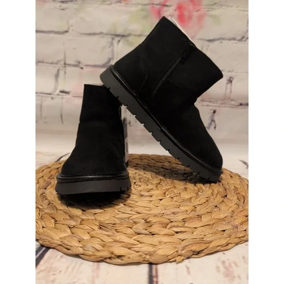 Universal Thread Women's May Suede Booties with Memory Foam Insole Black 9 - Picture 1 of 8